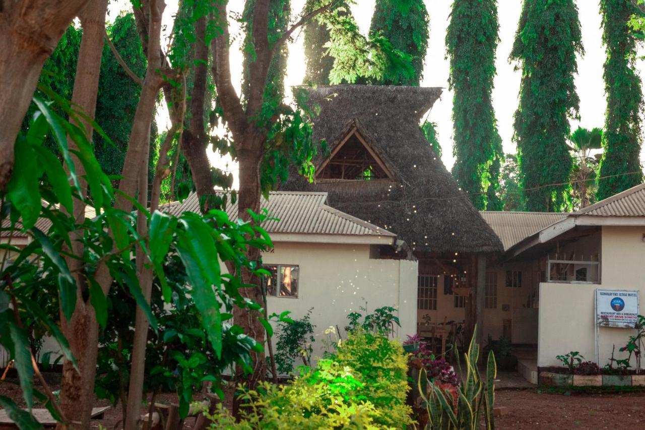 The Secret Garden Hotel Moshi Esterno foto