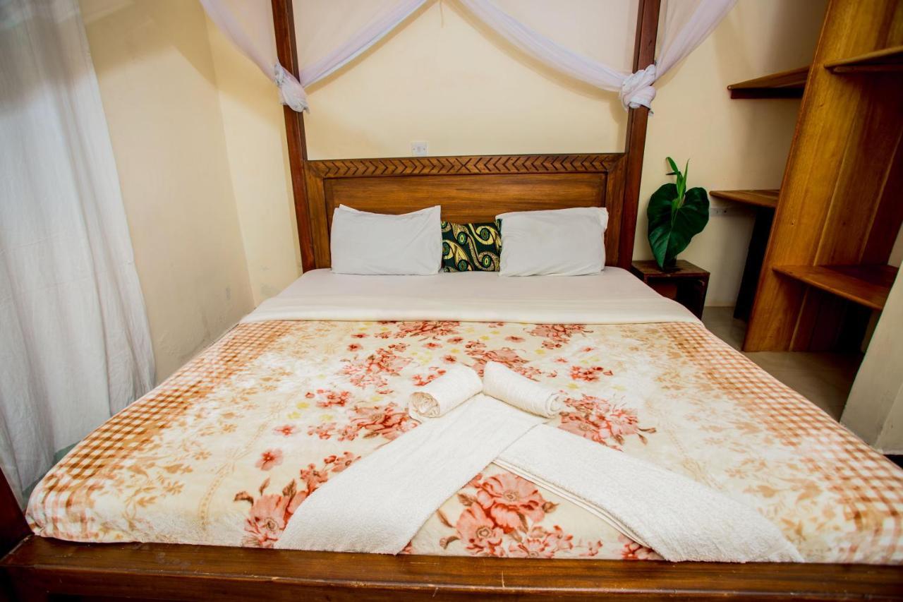 The Secret Garden Hotel Moshi Esterno foto