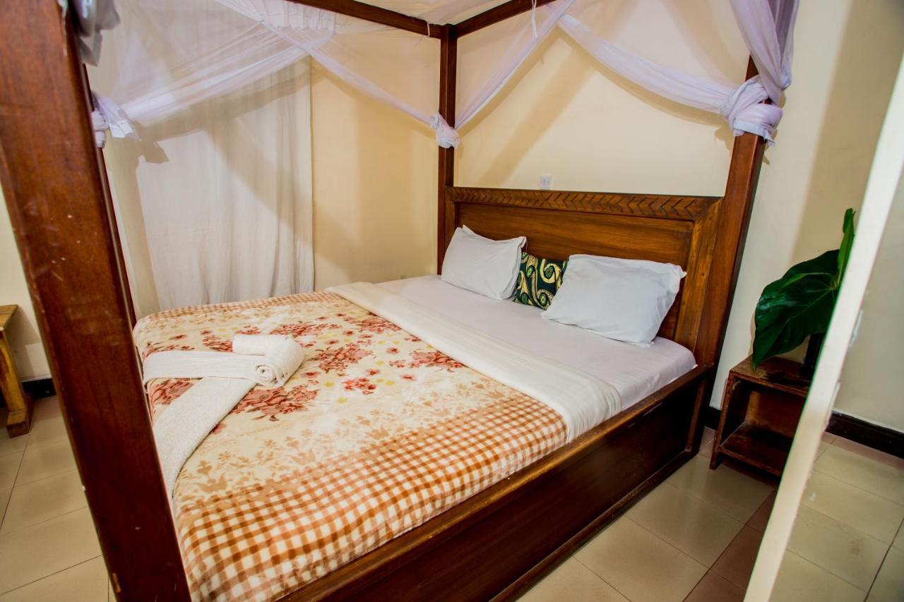 The Secret Garden Hotel Moshi Esterno foto