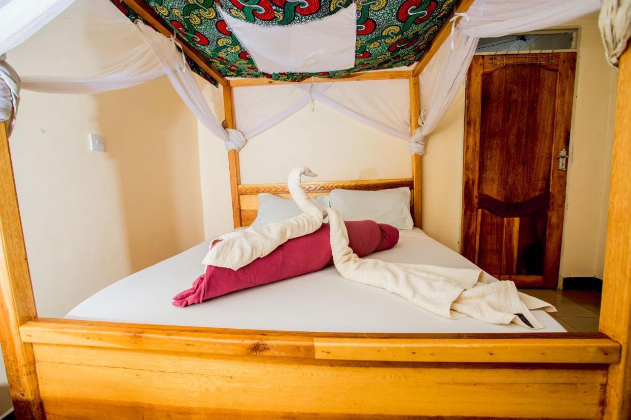The Secret Garden Hotel Moshi Esterno foto