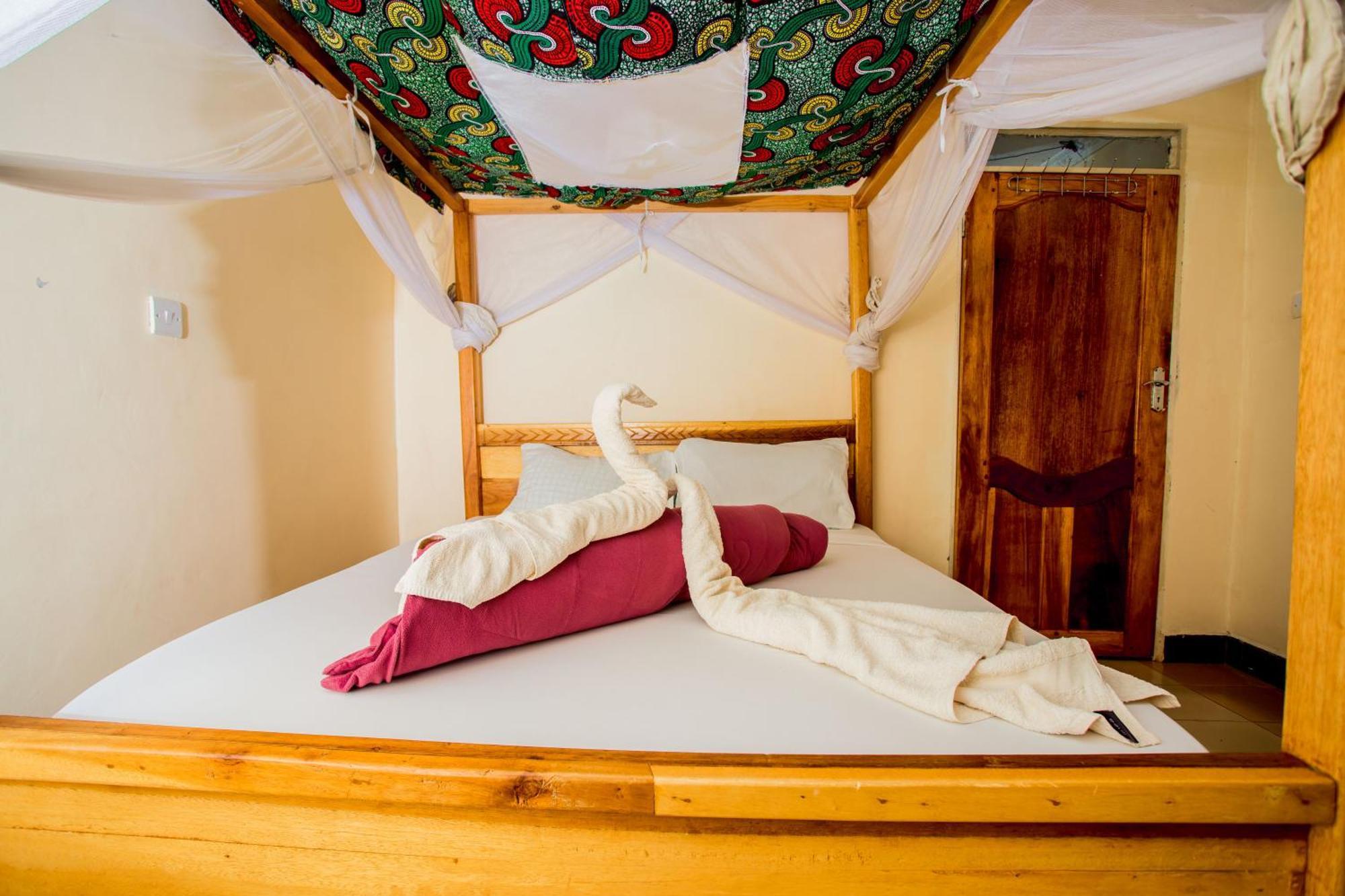 The Secret Garden Hotel Moshi Esterno foto