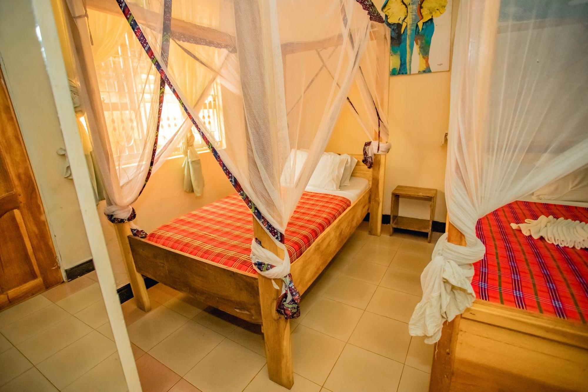 The Secret Garden Hotel Moshi Esterno foto